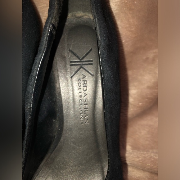 Kardashian Kollection black faux-suede studded wedge heels size 6 M - Picture 3 of 7